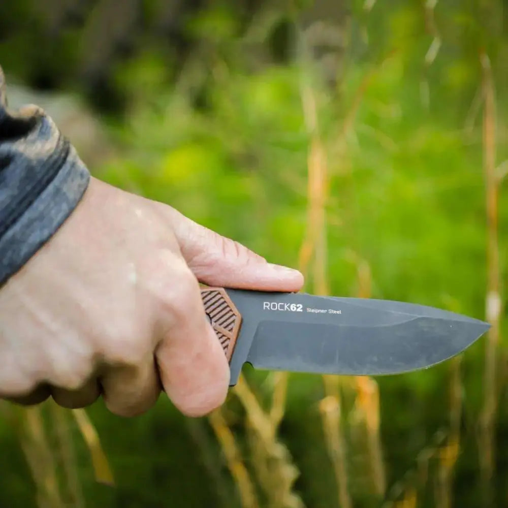 WOOX Rock62 Fixed Blade Knife Mil-Spec Black American Walnut Checkered Handle