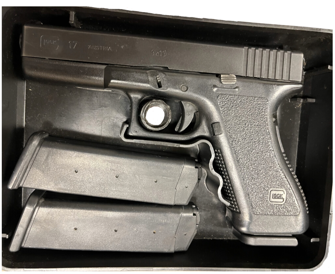 GLOCK G17 GEN 2 9MM PSTL 4.49" 3-17RD MAGS, AGENCY TRADE IN, PLASTIC BOX